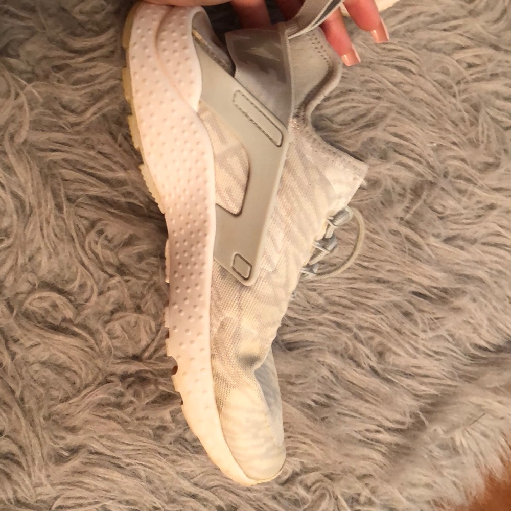 Nike tennis shoes